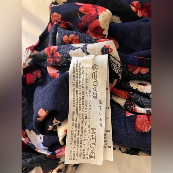 Hollister Blue
Fit and Flare Midi Dress V-Neck Sleeveless - Picture 12 of 12